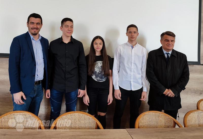 Mostar: Rukometni savez FBiH podijelio stipendije rukometašicama i rukometašima